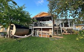 Auberge Et Chalets Sur Le Lac